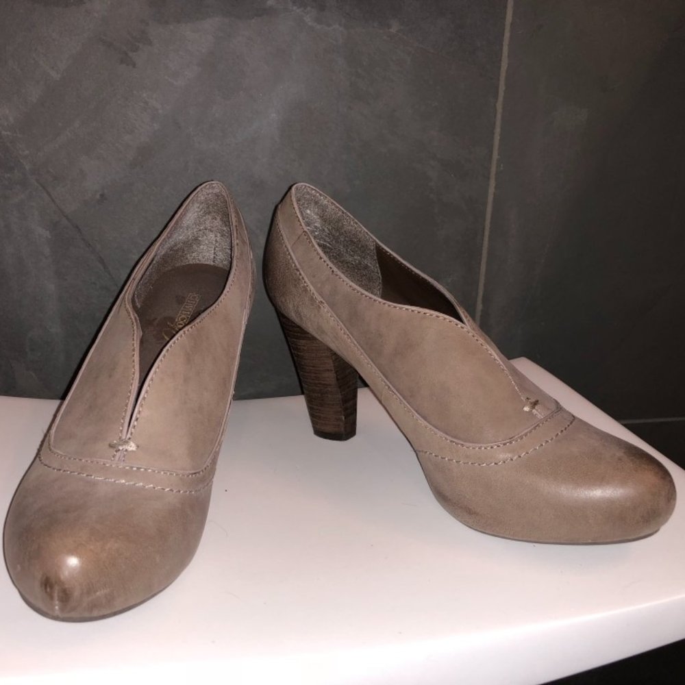 Civico 10, size 6, suede pumps with stacked heel